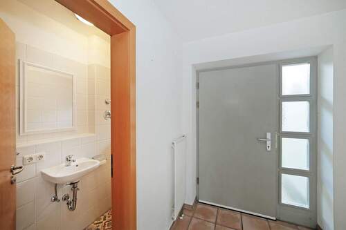 EG Windfang und Gäste-WC - 4 Zimmer Reihenendhaus in Wörth