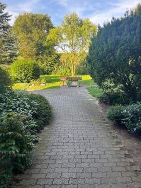 gepflegte, weitläufige Anlage Bild 3 - 