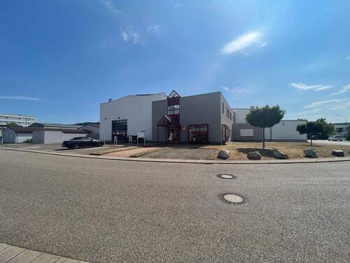 Bürogebäude und 1. Halle - 