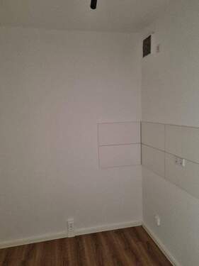 20251202_083220_resized.jpg - 2 Zimmer Etagenwohnung zur Miete in Chemnitz