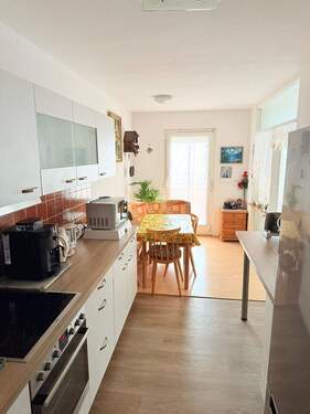 Küche - Attraktive 2 Zimmerwohnung mit Loggia