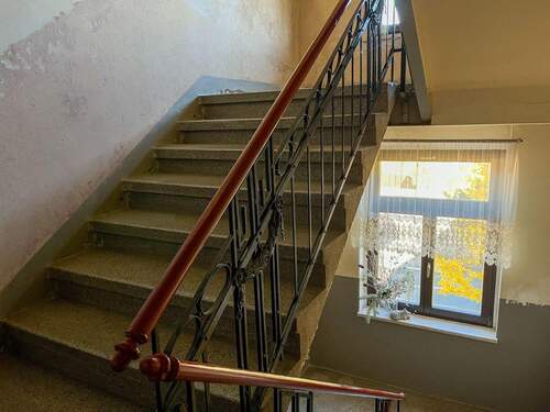 Treppenhaus - Mehrfamilienhaus mit kleiner Gewerbeeinheit