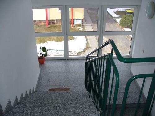 Treppenhaus - 2 Zimmer Etagenwohnung zur Miete in Hartmannsdorf