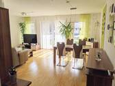 Wohnzimmer - attraktive 3-Zimmer-Wohnung mit Terrasse, Garten und Stellplätzen - unweit Klinikum Ingolstadt
