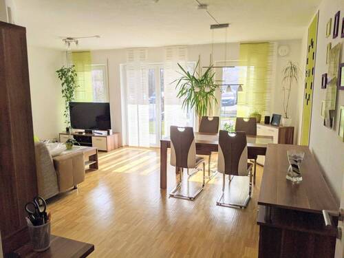 Wohnzimmer - attraktive 3-Zimmer-Wohnung mit Terrasse, Garten und Stellplätzen - unweit Klinikum Ingolstadt