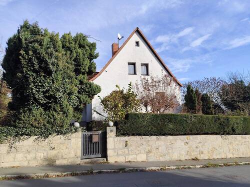 Hausansicht - Kleines freistehendes EFH auf großem Grundstück