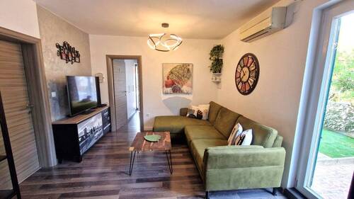 1696258840_img-71d6390f0ea61b51134b0447fefcfe71-v - 