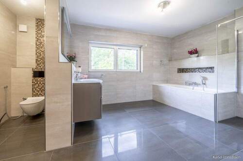 Hochwertiges Elternbad - 