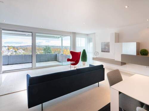 Wohnbereich mit Fernblick - 5 Zimmer Etagenwohnung zum Kaufen in Stuttgart