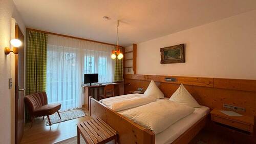 Zimmer 2 - 