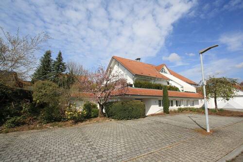 Haus Frontansicht 2 - 
