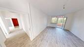 Wohnzimmer - NEU sanierte 3-Raum-Balkonwohnung mit Tageslichtbad