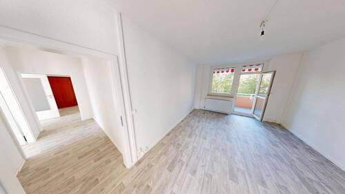 Wohnzimmer - NEU sanierte 3-Raum-Balkonwohnung mit Tageslichtbad