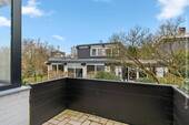 ... mit Zugang zum Balkon - 
