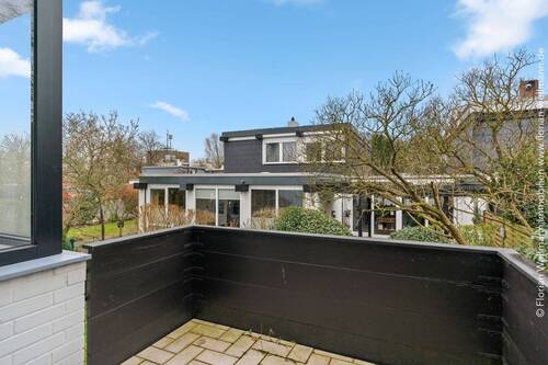 ... mit Zugang zum Balkon - 