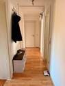Flur mit Abstellkammer - 