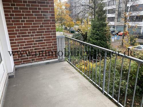 Balkon links - 2 Zimmer Etagenwohnung in Norderstedt