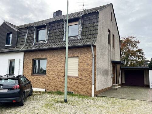 Frontansicht (2) - Naturnahe Doppelhaushälfte für Handwerker in Duisburg Rumeln-Kaldenhausen