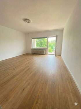 Wohnzimmer - Bezugsfertige & Renovierte 3-Zimmerwohnung in Hattersheim