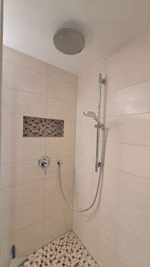 Dusche im Bad.jpg - 