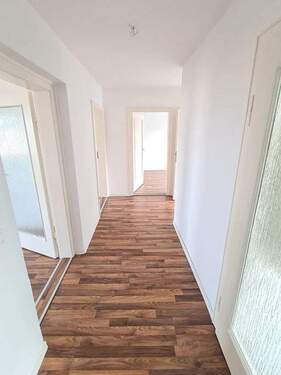 Flur - 3 Zimmer Etagenwohnung zur Miete in Chemnitz