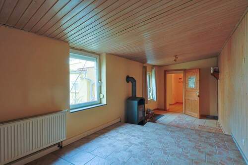 Wohnzimmer - 5 Zimmer Einfamilienhaus zum Kaufen in Naumburg (Saale)