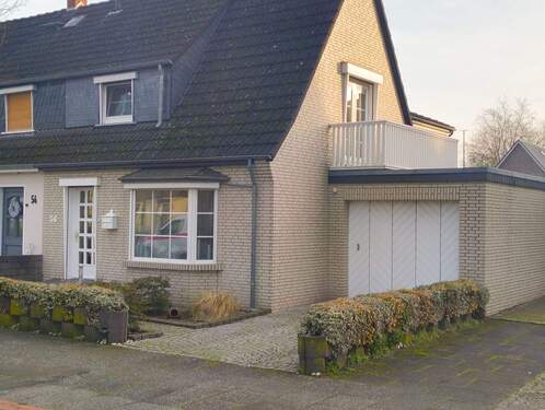 Hausansicht - 3 Zimmer Doppelhaushälfte zum Kaufen in Bremen