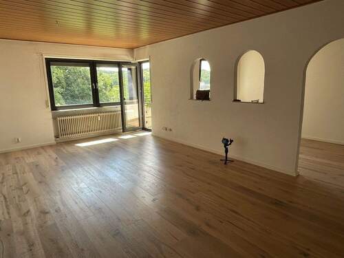 Wohnzimmer - 4 Zimmer Etagenwohnung zum Kaufen in Saarbrücken