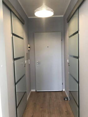 Bild 1 - Wohnung mit schöner Aussicht, renoviert, mit Innenparkplatz, provisionsfrei.