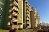 Außenansicht Eingangsseite - Sonniges Wohnen am Ortsrand - 235.000,00 EUR Kaufpreis, ca.  69,00 m² Wohnfläche