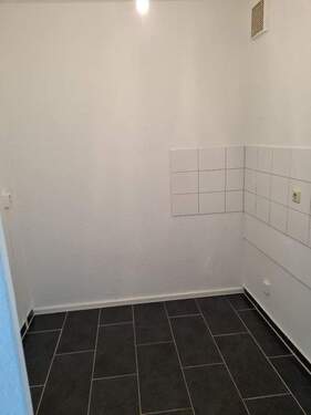 20251217_101630_resized.jpg - 2 Zimmer Etagenwohnung in Chemnitz