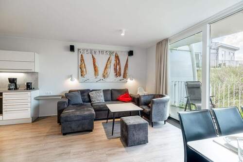 Wohnbereich mit Blick auf die Terrasse - 3 Zimmer Etagenwohnung in Lübeck