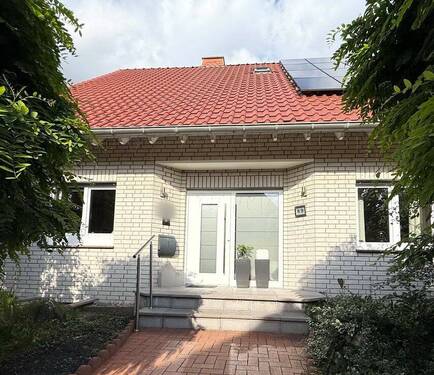 Hauseingang - Luxuriöses Einfamilienhaus mit Garten, Wintergarten und Sauna in Paderborn