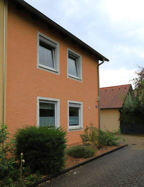 Straßenseite - 6 Zimmer Doppelhaushälfte zum Kaufen in Obertraubling