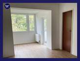 Wohnbereich/Blick in Kochen - Jetzt einziehen! 2-Zimmer-Wohnung mit Balkon + Vinyl-Boden + weiße Wände + Bad mit Dusche + Keller