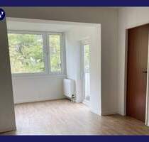 Jetzt einziehen! 2-Zimmer-Wohnung mit Balkon + Vinyl-Boden + weiße Wände + Bad mit Dusche + Keller - Düsseldorf Holthausen
