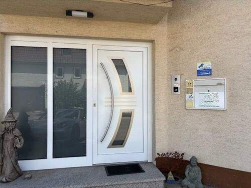 Eingangstür - Mehrfamilienhaus, Wohnhaus mit 184,00 m² in Hechingen / Sickingen zum Kaufen