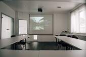 Meetingraum - Beamer und Digitales Flipchart - 
