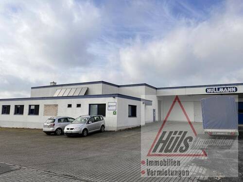 Ansicht Produktion - helle Produktions- und Lagerhalle mit Sozialräumen mit guter Erreichbarkeit