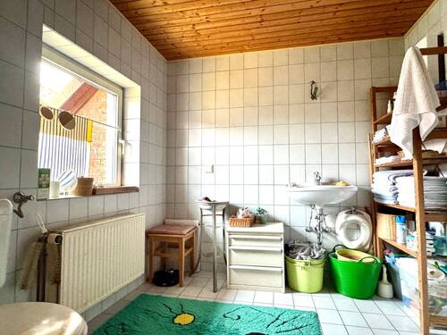 Bad mit Dusche Whg. OG links - 