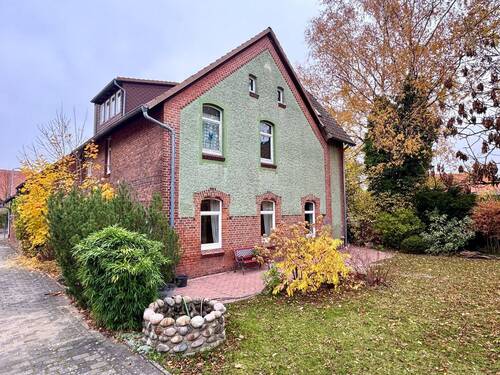 Hausansicht - 1 Zimmer Mehrfamilienhaus, Wohnhaus zum Kaufen in Wunstorf