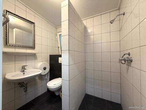 Sanitärgebäude innen - 