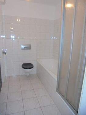 Bad mit Wanne u Dusche - 