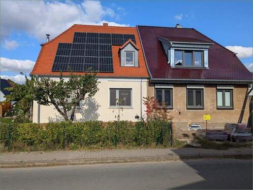 Doppelhaus straßenseitig - 3 Zimmer Mehrfamilienhaus, Wohnhaus zum Kaufen in Edderitz