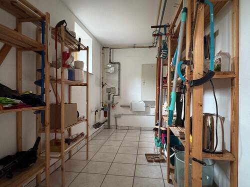 Kellerraum Versorgungsleitungen - 