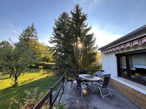 Blick von der Terrasse in den Garten - 