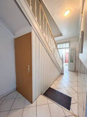 12 Hausflur - 
