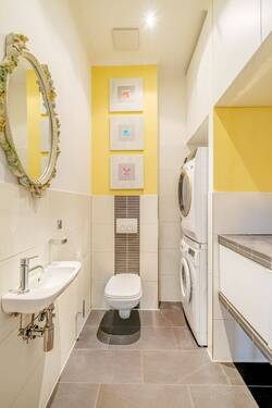 Gäste-WC mit Waschmaschine und Trockner - 