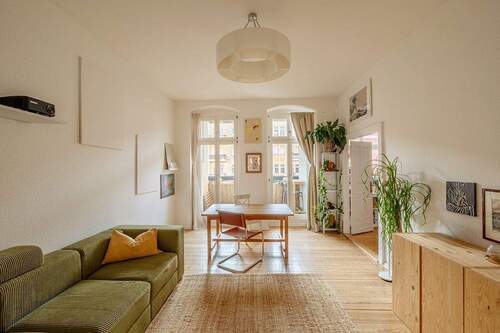 Wohnzimmer - Großzügige 3-Zimmer-Wohnung in begehrter Kiezlage