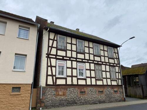 Straßenansicht - 6 Zimmer Einfamilienhaus zum Kaufen in Nidda